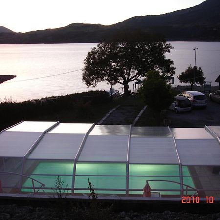 Hotel Les Flots Bleus Savines-le-Lac Buitenkant foto