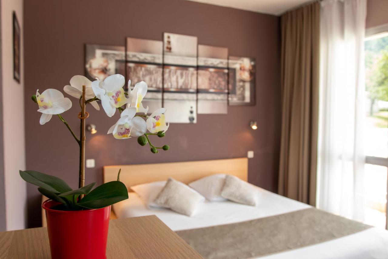 Hotel Les Flots Bleus Savines-le-Lac Buitenkant foto