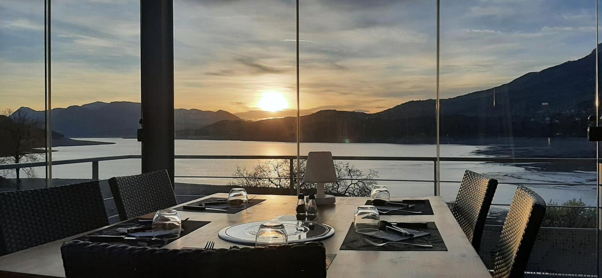 Hotel Les Flots Bleus Savines-le-Lac Buitenkant foto