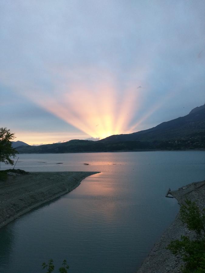 Hotel Les Flots Bleus Savines-le-Lac Buitenkant foto