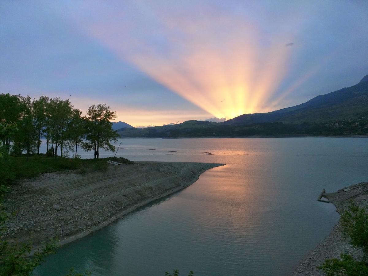 Hotel Les Flots Bleus Savines-le-Lac Buitenkant foto